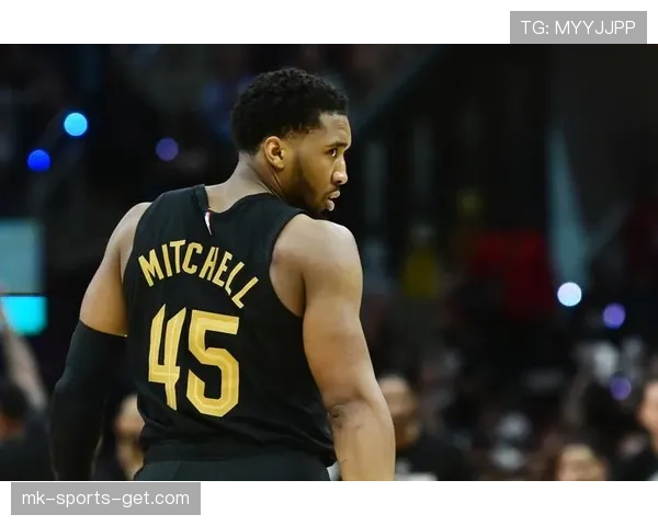 多诺万·米切尔单打得分效率超乔治，季后赛关键时刻表现更稳定