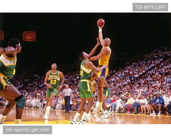 贾巴尔天勾统治力再现：对比现役内线得分结构显代际差异